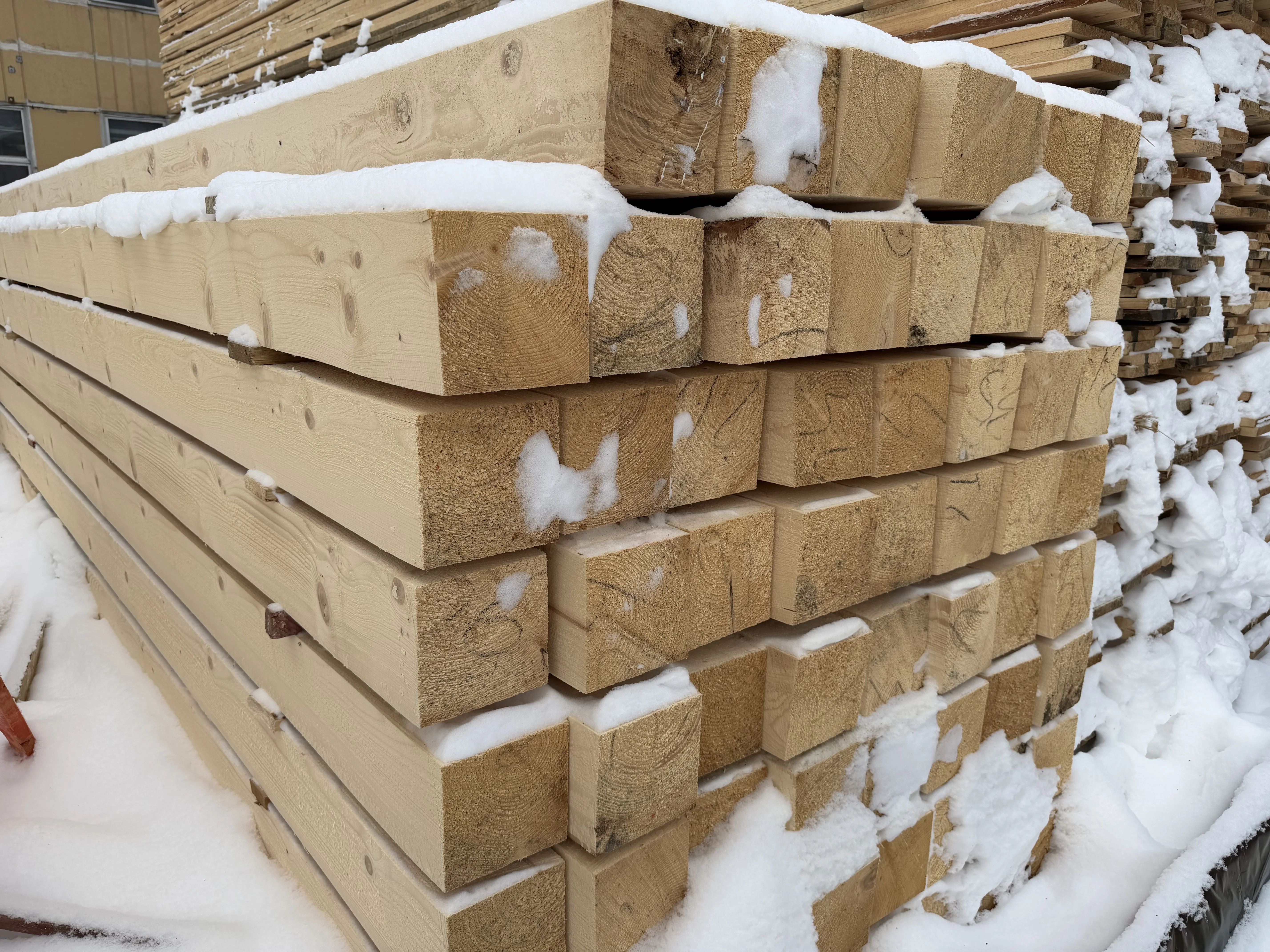 Свежий обрезной брус из отборного леса – уже в Москве!